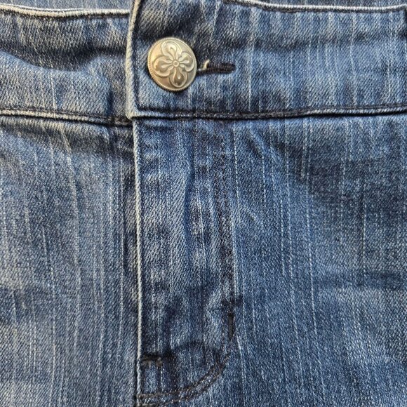 Lane Bryant Womens Size 20 Blue Distressed Denim Jeans Embroidered Pockets - Picture 8 of 16